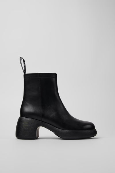 Side view of Camper Thelma II black leather ankle boot with chunky 6.7 cm XL EXTRALIGHT® platform sole.