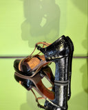 Heel detail of Chie Mihara DITORA49 black and brown leather shoes