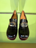 Front view of Chie Mihara TEIL black and ocher leather shoes
