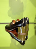 Heel detail of Chie Mihara TEIL black and ocher leather shoes